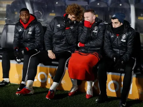 Rooney ăn mừng hụt với đôi giày đặc biệt