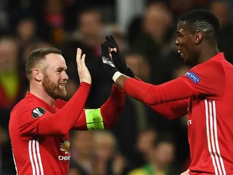 Rooney chính thức san bằng kỷ lục của Sir Bobby