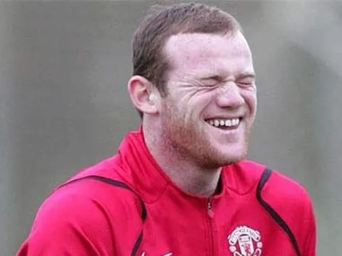 Rooney được giải oan vụ từ chối đổi áo