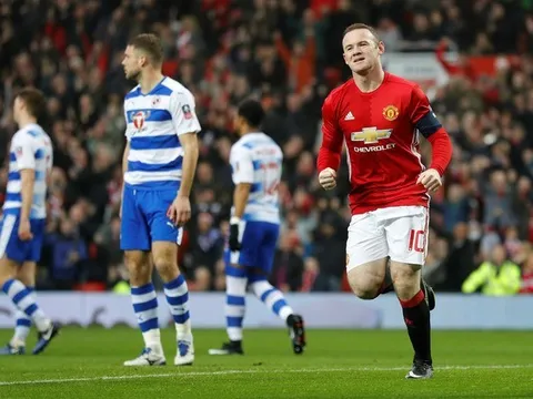 Rooney san bằng kỉ lục của huyền thoại, Mourinho nói gì?