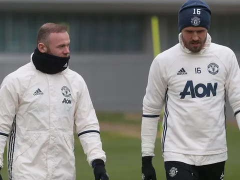 Rooney tiếp tục bị Mourinho cho ra rìa