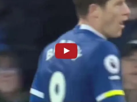 Ross Barkley ăn mừng bàn thắng trước khi ghi bàn vs Bournemouth