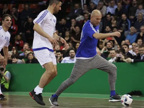 Về quê nhà, Zidane chơi bóng như 'hồi xuân'