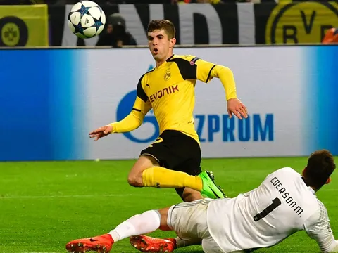 Rực sáng trước Benfica, sao trẻ Dortmund đi vào lịch sử