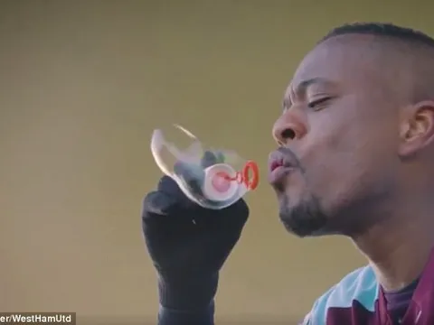 Cựu sao Man Utd rạng rỡ ra mắt West Ham