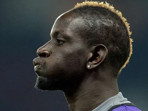 Sakho chính thức rời Liverpool, nhưng vẫn ở lại Ngoại hạng Anh