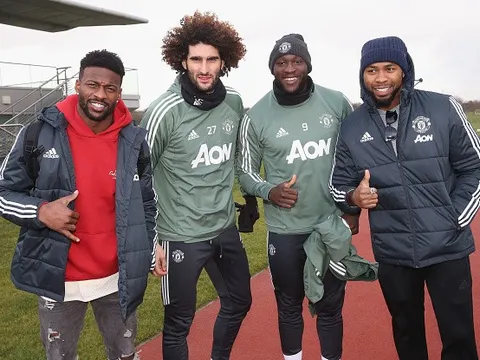 Sân tập Man United đón 2 khách quý, Pogba được giao trọng trách to lớn