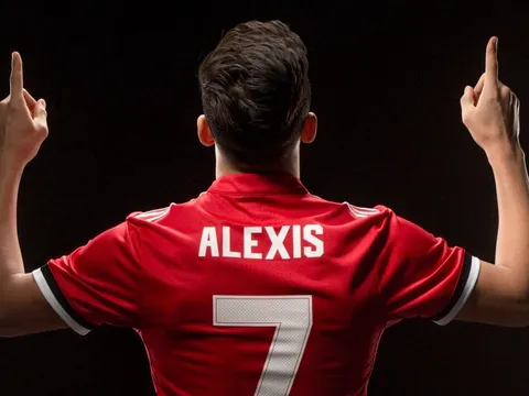 CĐV Man Utd phấn khích trong ngày đón Alexis Sanchez