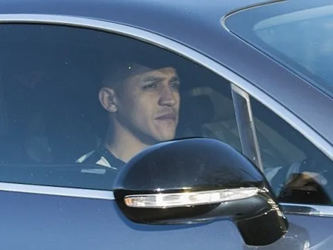 Sanchez âm thầm đến sân London Colney, đếm ngày rời Arsenal