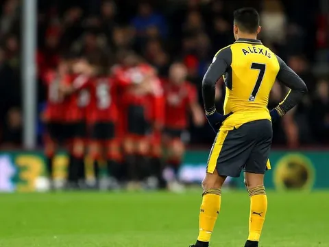 Sanchez không thèm nhìn mặt đồng đội sau trận hòa với Bournemouth