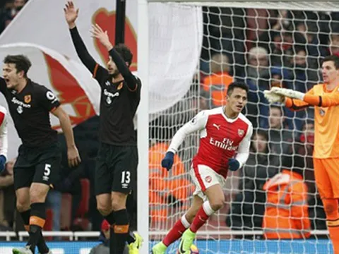 Sanchez lại đóng vai người hùng, Arsenal giành trọn 3 điểm trước Hull