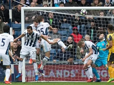 Sanchez làm, hàng thủ phá, Arsenal trắng tay rời The Hawthorns