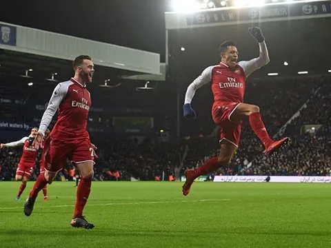 Sanchez tỏa sáng, Arsenal vẫn mất điểm trước đội bét bảng