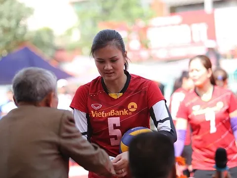 Sao bóng chuyền xơi cơm hộp, đánh giải làng ẵm bạc tỷ
