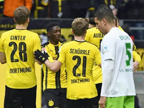 Sao trẻ tỏa sáng, Dortmund vùi dập Wolfsburg