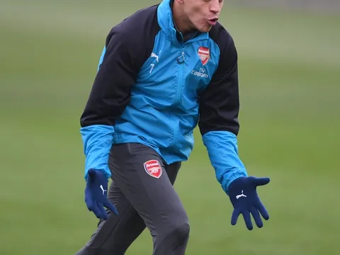 Sắp rời Arsenal, Sanchez vẫn hùng hục tập luyện
