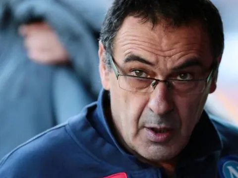 Sarri dửng dưng khi Napoli bảo vệ thành công ngôi đầu