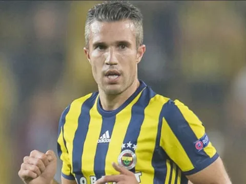 Sau hơn thập kỷ, Robin Van Persie về lại cố hương