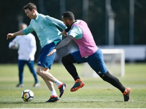 Sau khi bay cao hồi cuối tuần, Juventus lập tức trở lại mặt đất