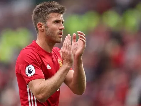 Sau Rooney, tới lượt Carrick chốt tương lai
