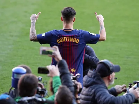 Sau tất cả, Coutinho lần đầu đặt chân lên thảm cỏ Camp Nou