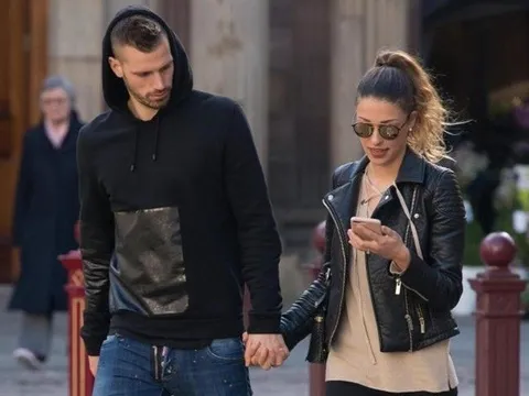 Schneiderlin trở lại Manchester chuẩn bị cho lễ cưới