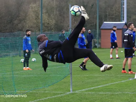 Seedorf thể hiện kỹ năng 'siêu khủng', học trò há hốc mồm