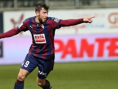 Sergi Enrich - Mục tiêu lạ lẫm của Barcelona