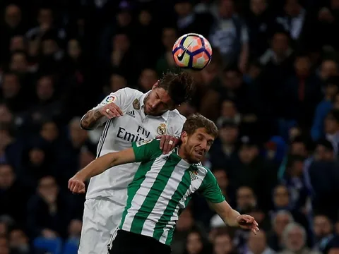 Sergio Ramos, hậu vệ kỳ lạ với cái đầu tiên tri
