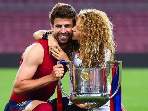 Shakira muốn Pique rời khỏi Barca
