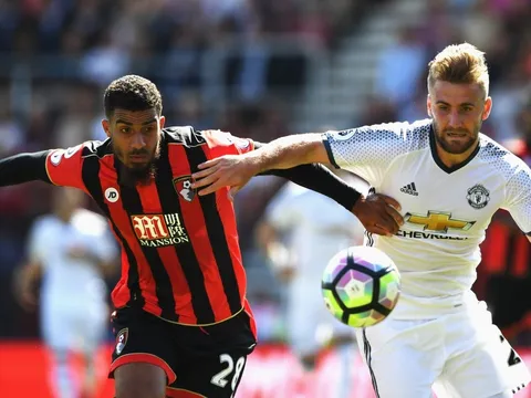 Shaw tiếp tục được Mourinho đưa lên mây