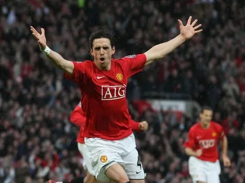 Siêu phẩm đá phạt của Owen Hargreaves vào lưới Arsenal