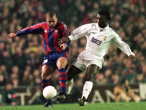Siêu phẩm khó tin của Seedorf từ giữa sân