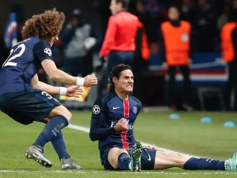 Siêu phẩm "ngã bàn đèn" không được công nhận của Cavani vào lưới Barca