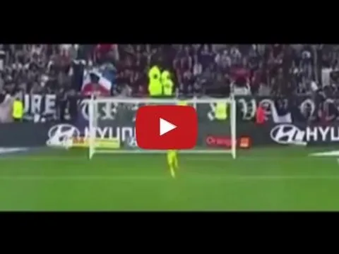Siêu phẩm từ giữa sân của Memphis Depay vs Toulouse