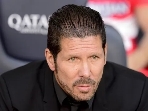 Simeone ‘đá xoáy’ Ronaldo, tâng bốc Messi