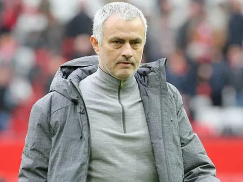 Sir Alex: 'Nếu Mourinho may mắn, Man Utd đủ sức cạnh tranh với Chelsea '