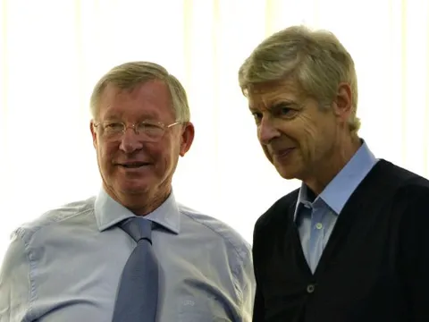 Sir Alex nói gì khi bị Wenger phá vỡ kỉ lục?