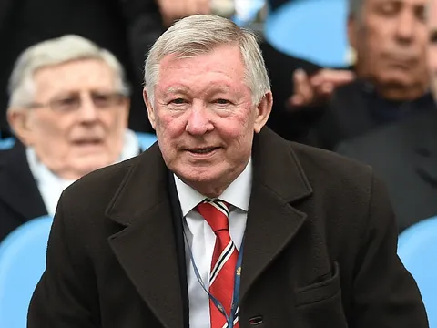 Nhìn Man United của Mourinho, đến Sir Alex cũng 'khóc thương'