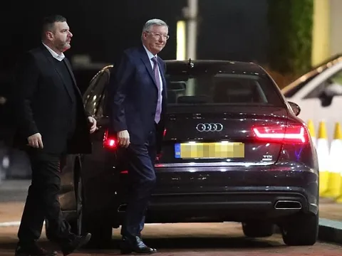 Sir Alex theo chân Man Utd đến khách sạn Lowry