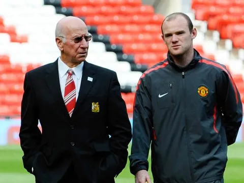 Sir Bobby Charlton thấy buồn khi bị Rooney vượt mặt