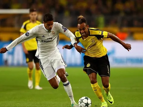 So tài bứt tốc Aubameyang - Raphael Varane