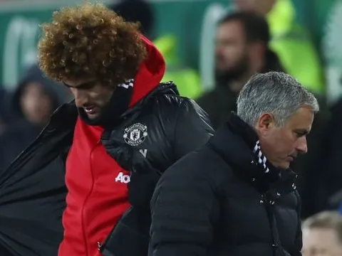 SỐC: Fellaini gây hoạ, biến Mourinho thành "bia tập bắn"