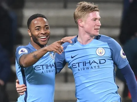 Sterling tỏa sáng, Man City nhen nhóm hi vọng bám đuổi Chelsea