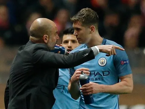 Stones có đáng bị CĐV Man City “ném đá” trên Twitter?
