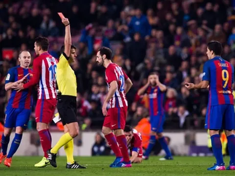 Suarez ghi bàn, nhận thẻ đỏ và đưa Barca vào chung kết cúp Nhà vua