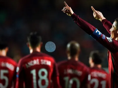 Sút phạt thành bàn, Ronaldo lập cú đúp trong chiến thắng trước Hungary