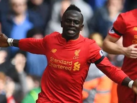 Sút tung lưới Everton, Mane cân bằng thành tích của Suarez