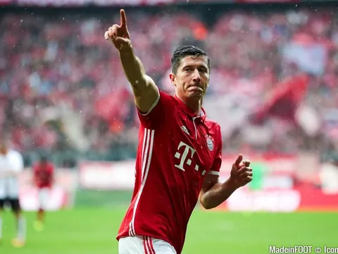 Tài săn bàn "thượng thặng" của Robert Lewandowski