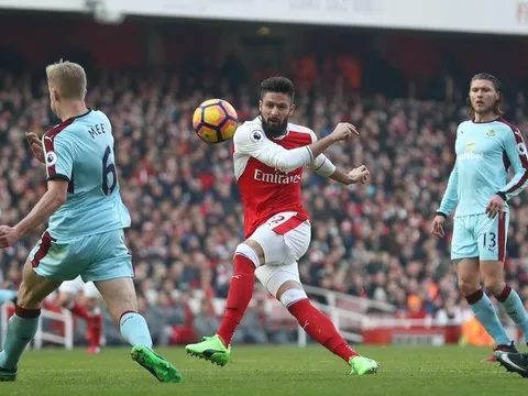 Tại sao Giroud là tiền đạo xuất sắc nhất Premier League?
